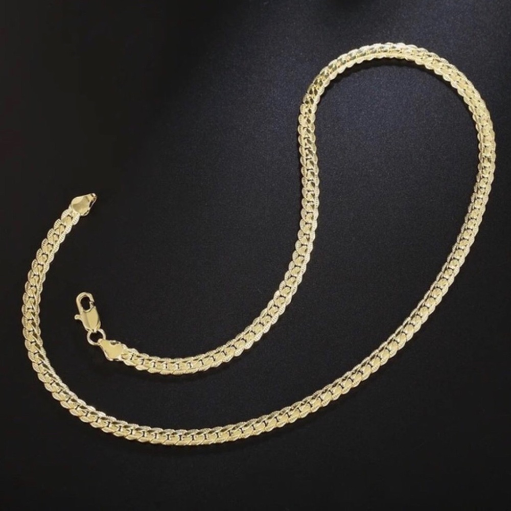 Elegant Gold Chain Necklace